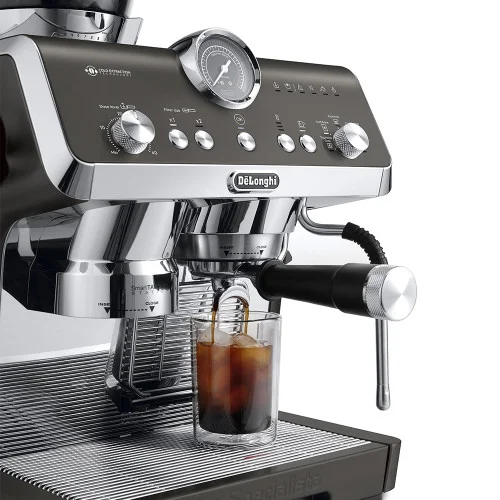 Рожковая кофеварка DeLonghi EC 9555 BK La Specialista Opera